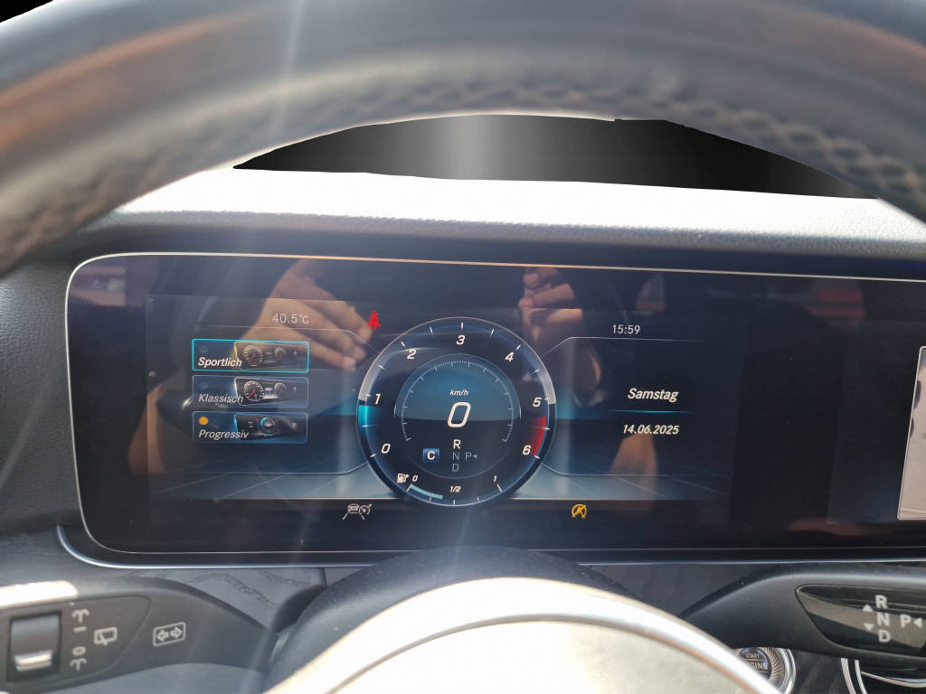 MERCEDES-BENZ E 220 d Swiss Star Avantgarde 4matic Kombi-image-13