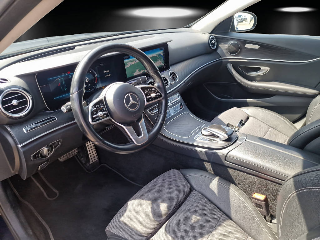 MERCEDES-BENZ E 220 d Swiss Star Avantgarde 4matic Kombi-image-8