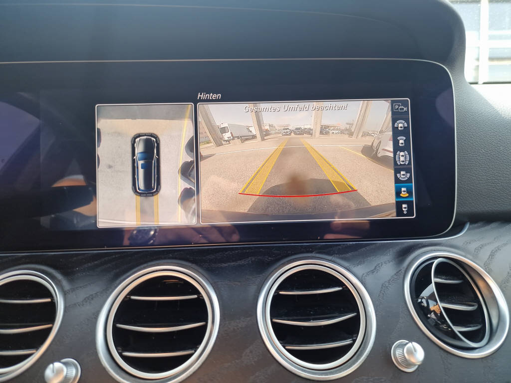 MERCEDES-BENZ E 220 d Swiss Star Avantgarde 4matic Kombi-image-12