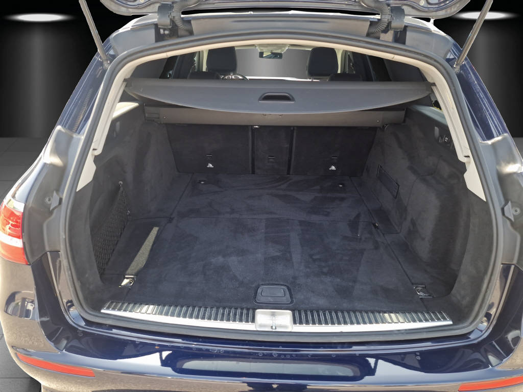 MERCEDES-BENZ E 220 d Swiss Star Avantgarde 4matic Kombi-image-14