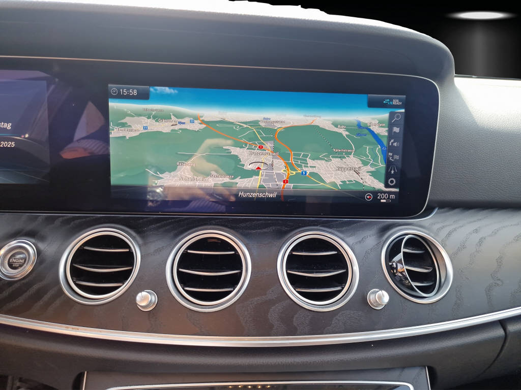 MERCEDES-BENZ E 220 d Swiss Star Avantgarde 4matic Kombi-image-11