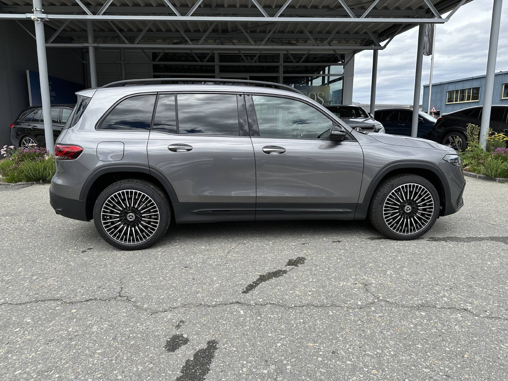 MERCEDES-BENZ EQB 350 AMG Line 4matic-showroom-element-1