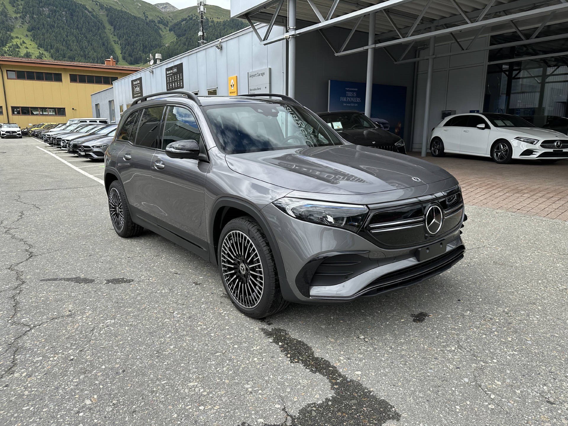 MERCEDES-BENZ EQB 350 AMG Line 4matic-showroom-element-2