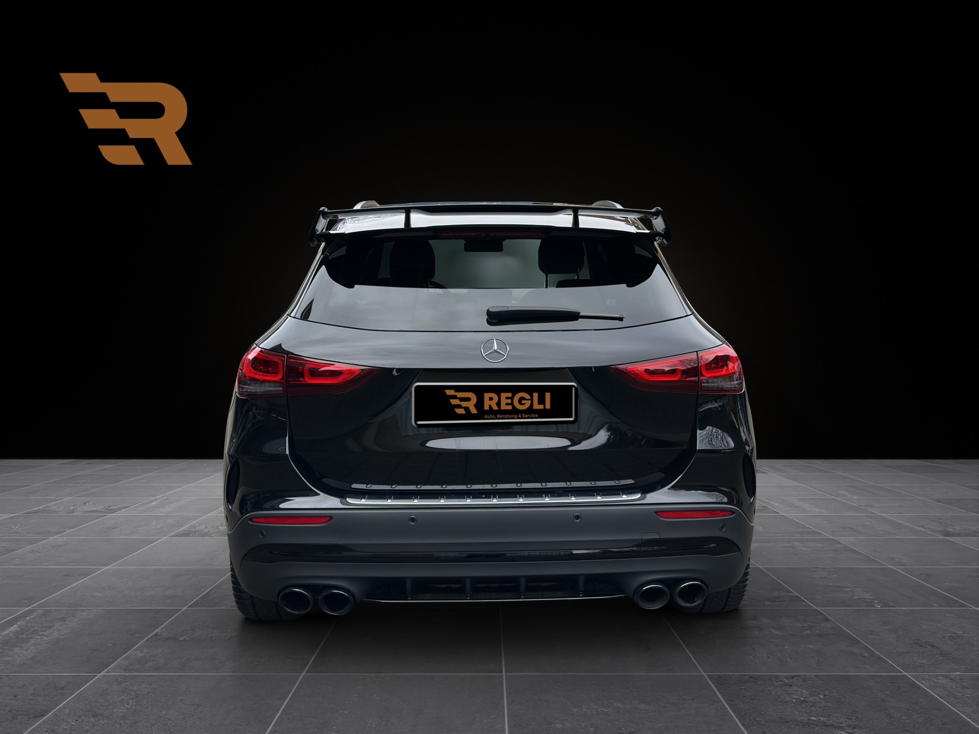 MERCEDES-BENZ GLA 45 S AMG 4Matic+ 8G-Speedshift DCT-showroom-element-3