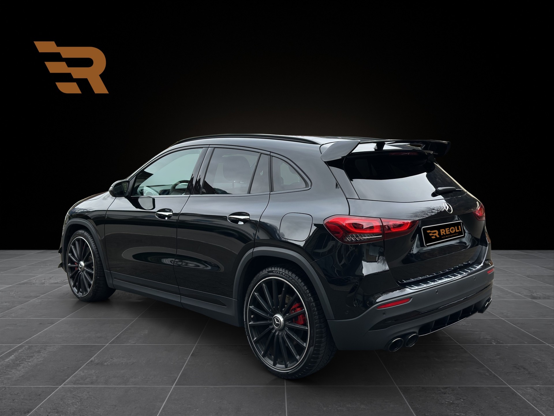 MERCEDES-BENZ GLA 45 S AMG 4Matic+ 8G-Speedshift DCT-showroom-element-2