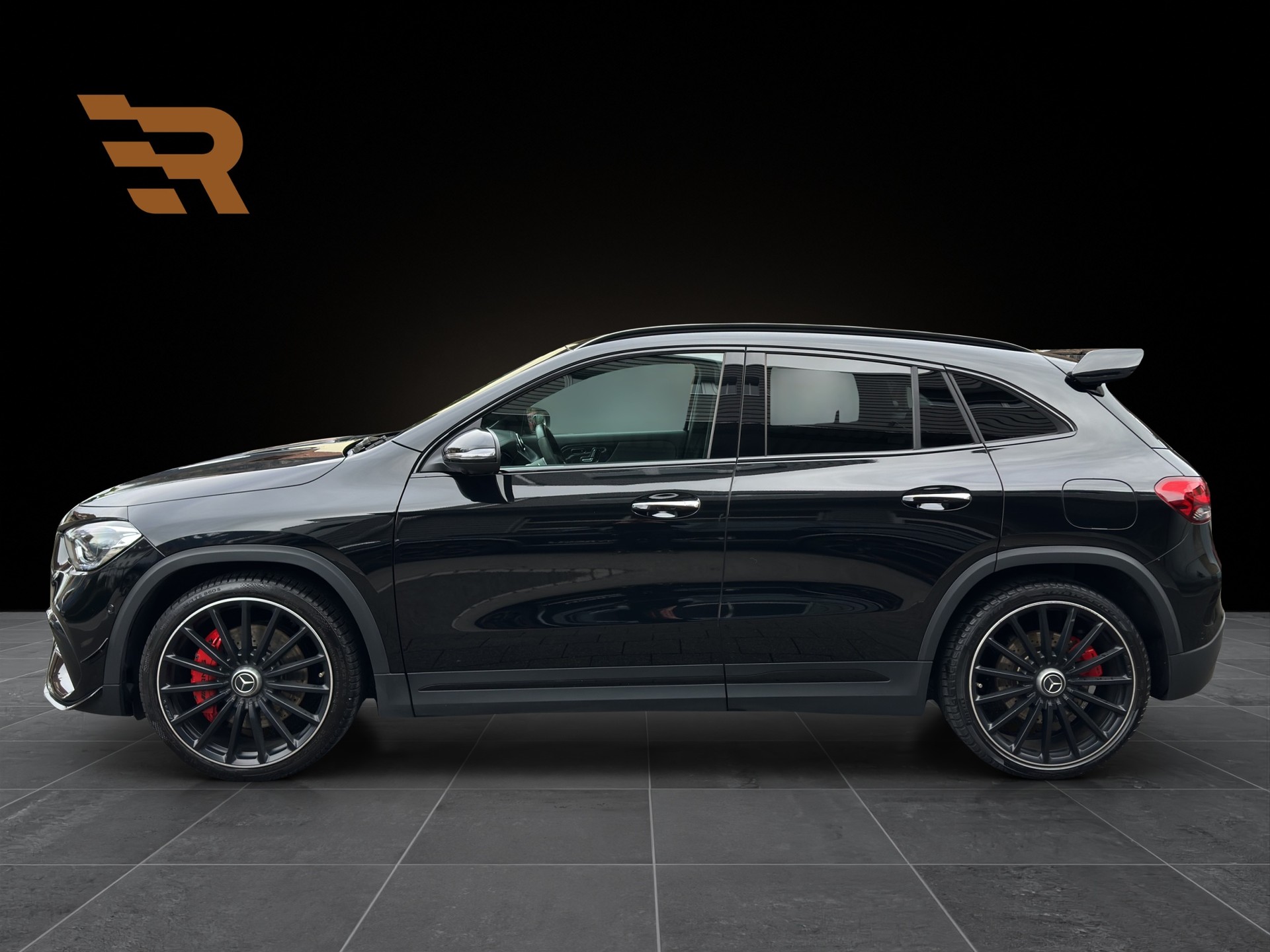MERCEDES-BENZ GLA 45 S AMG 4Matic+ 8G-Speedshift DCT-showroom-element-1