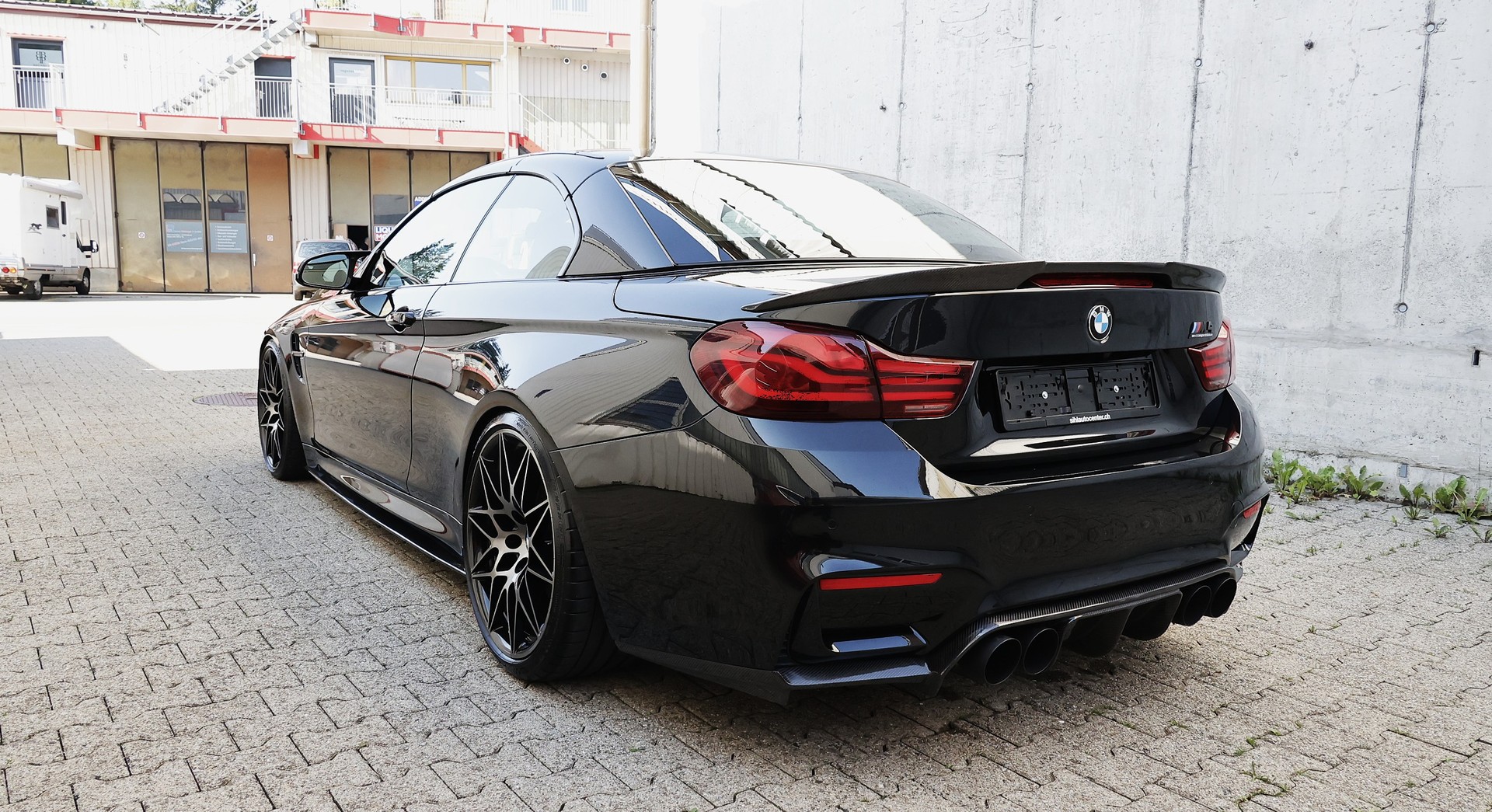 BMW M4 Cabriolet Drivelogic M Competition-showroom-element-1