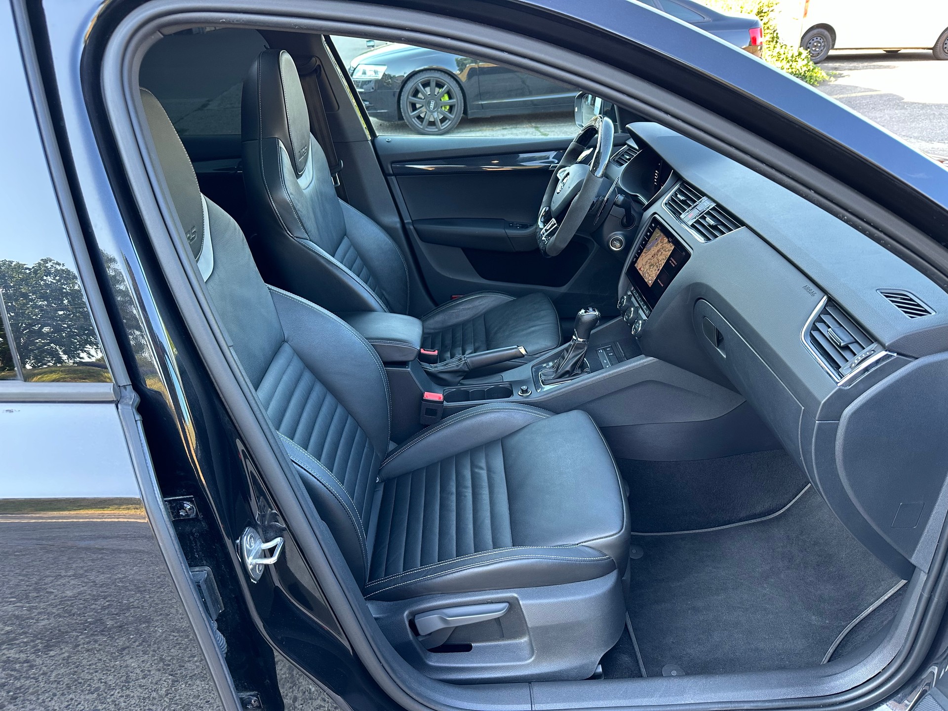 SKODA Octavia Combi 2.0 TSI RS DSG-image-17