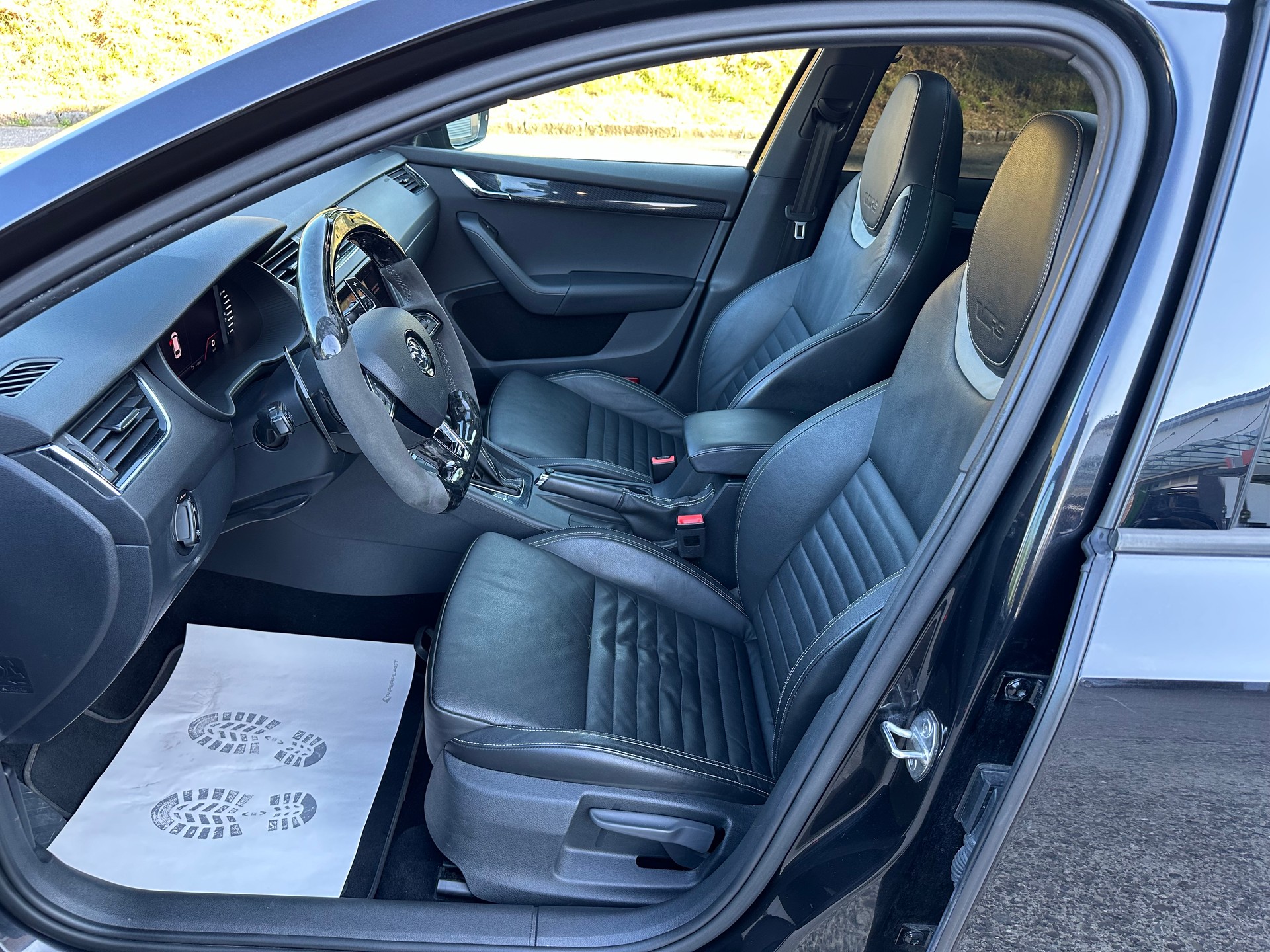 SKODA Octavia Combi 2.0 TSI RS DSG-image-8