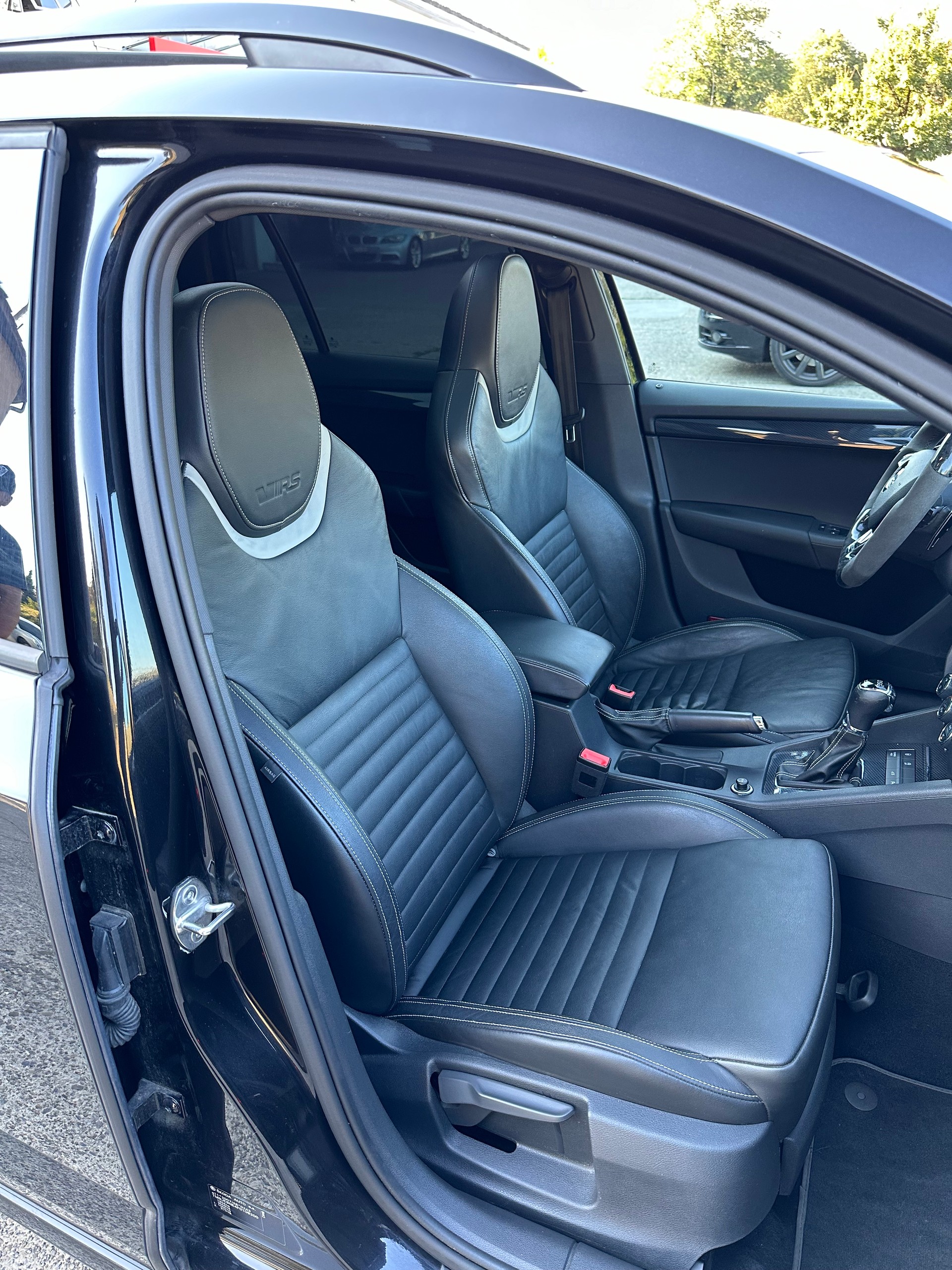 SKODA Octavia Combi 2.0 TSI RS DSG-image-18