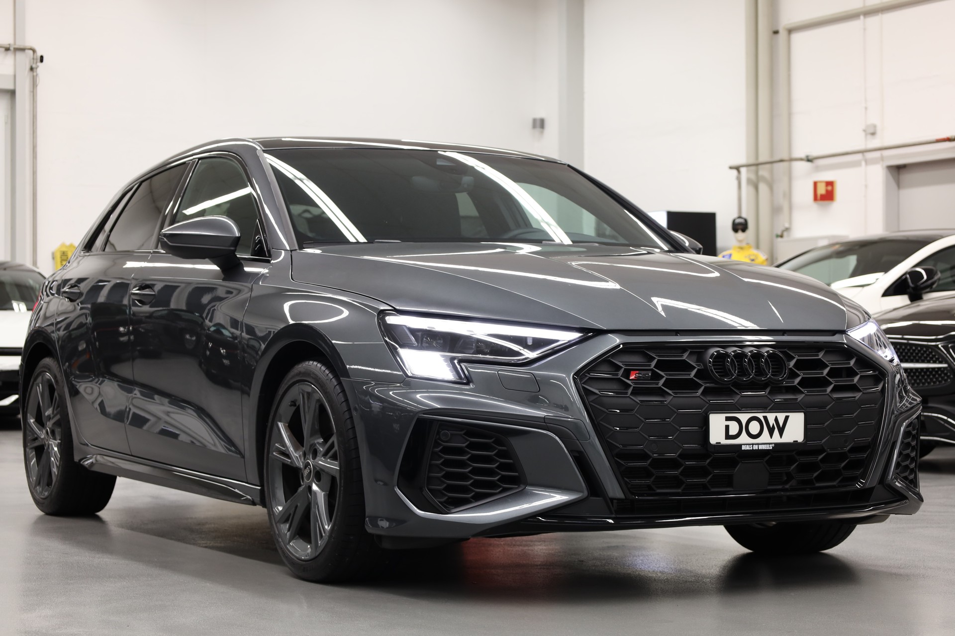 AUDI S3 Sportback 2.0 TFSI quattro S-Tronic-showroom-element-1