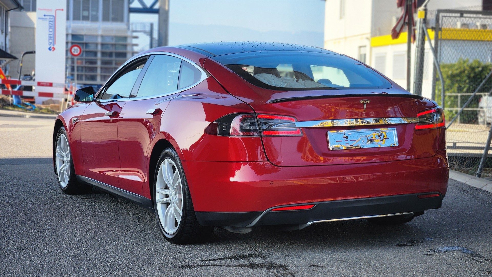 TESLA Model S 85 Performance-showroom-element-3