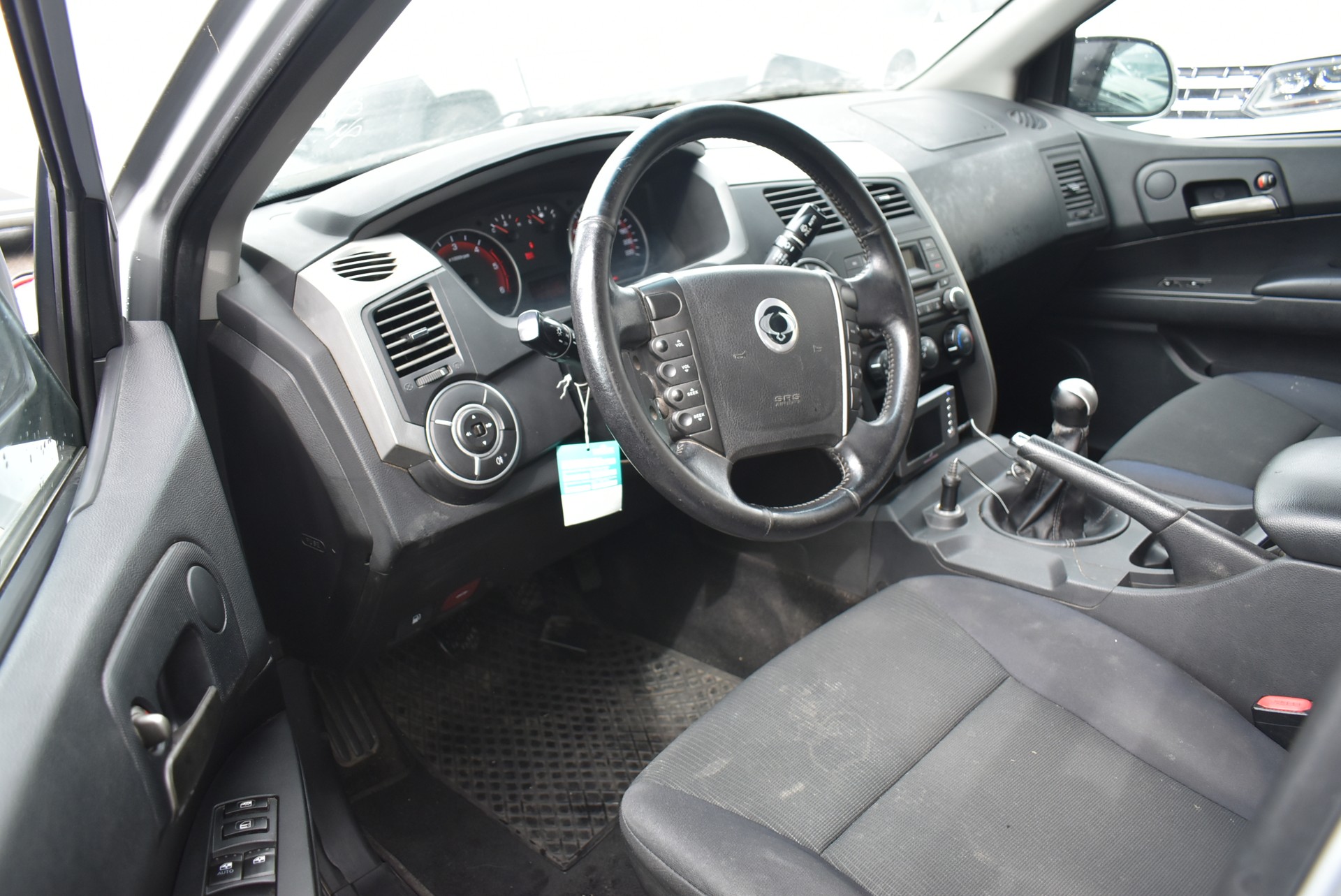 KGM-SsangYong Actyon Sports FR 2.0 Crystal 4WD-image-3