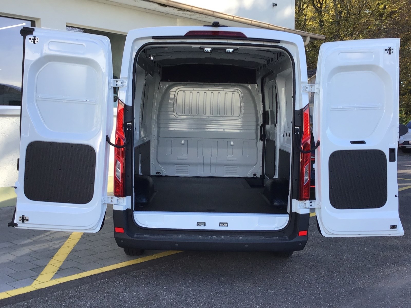 MAXUS eDeliver 9 L2H2 51.5kWh-image-8