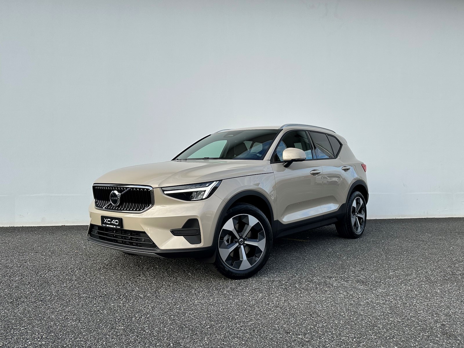 VOLVO XC40 2.0 B3 (SUV / Gelndewagen)