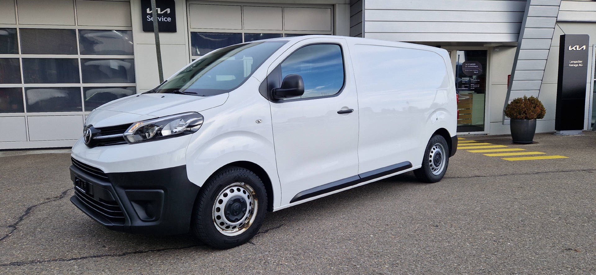 TOYOTA PROACE Van L1 1.6 D Terra-showroom-element-1