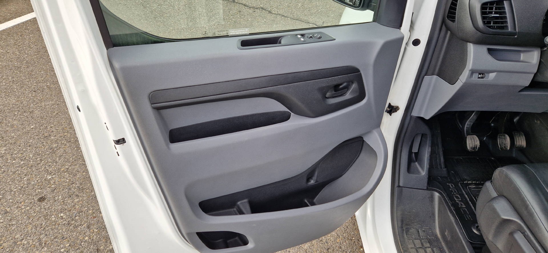 TOYOTA PROACE Van L1 1.6 D Terra-showroom-element-2