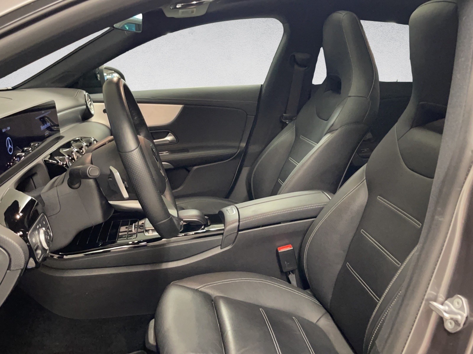 MERCEDES-BENZ CLA Shooting Brake 250 4Matic 7G-DCT AMG Line-image-6
