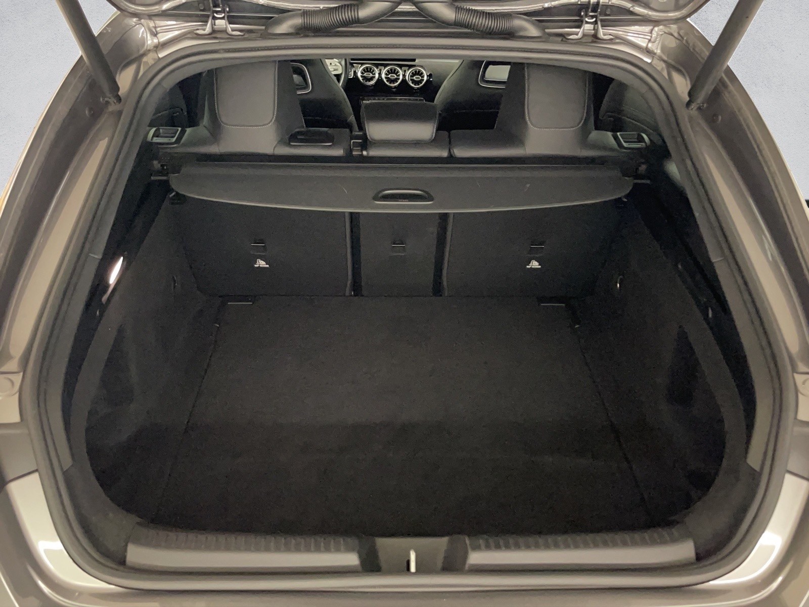 MERCEDES-BENZ CLA Shooting Brake 250 4Matic 7G-DCT AMG Line-image-9