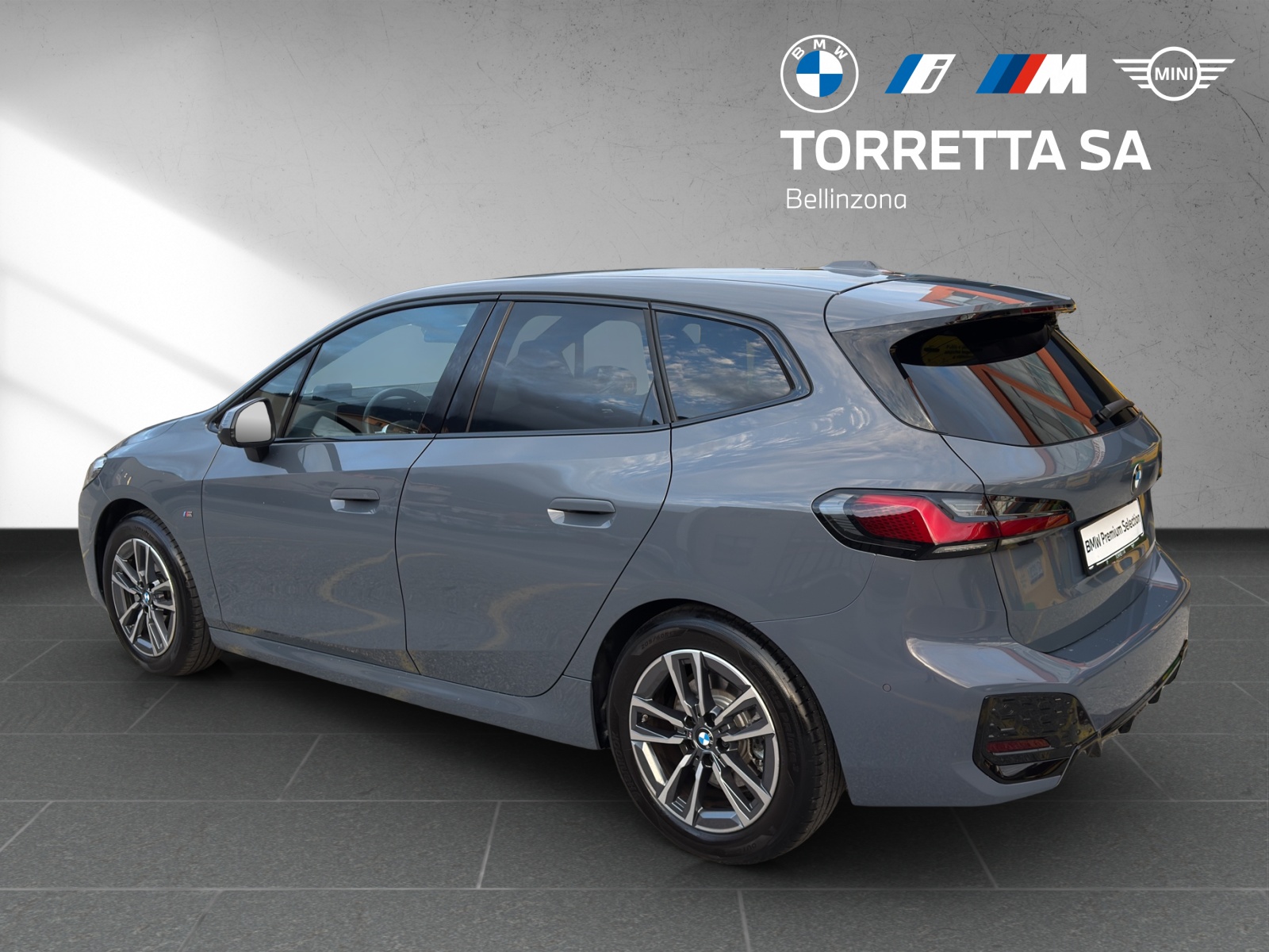 BMW 220i Active Tourer M Sport DKG-showroom-element-2