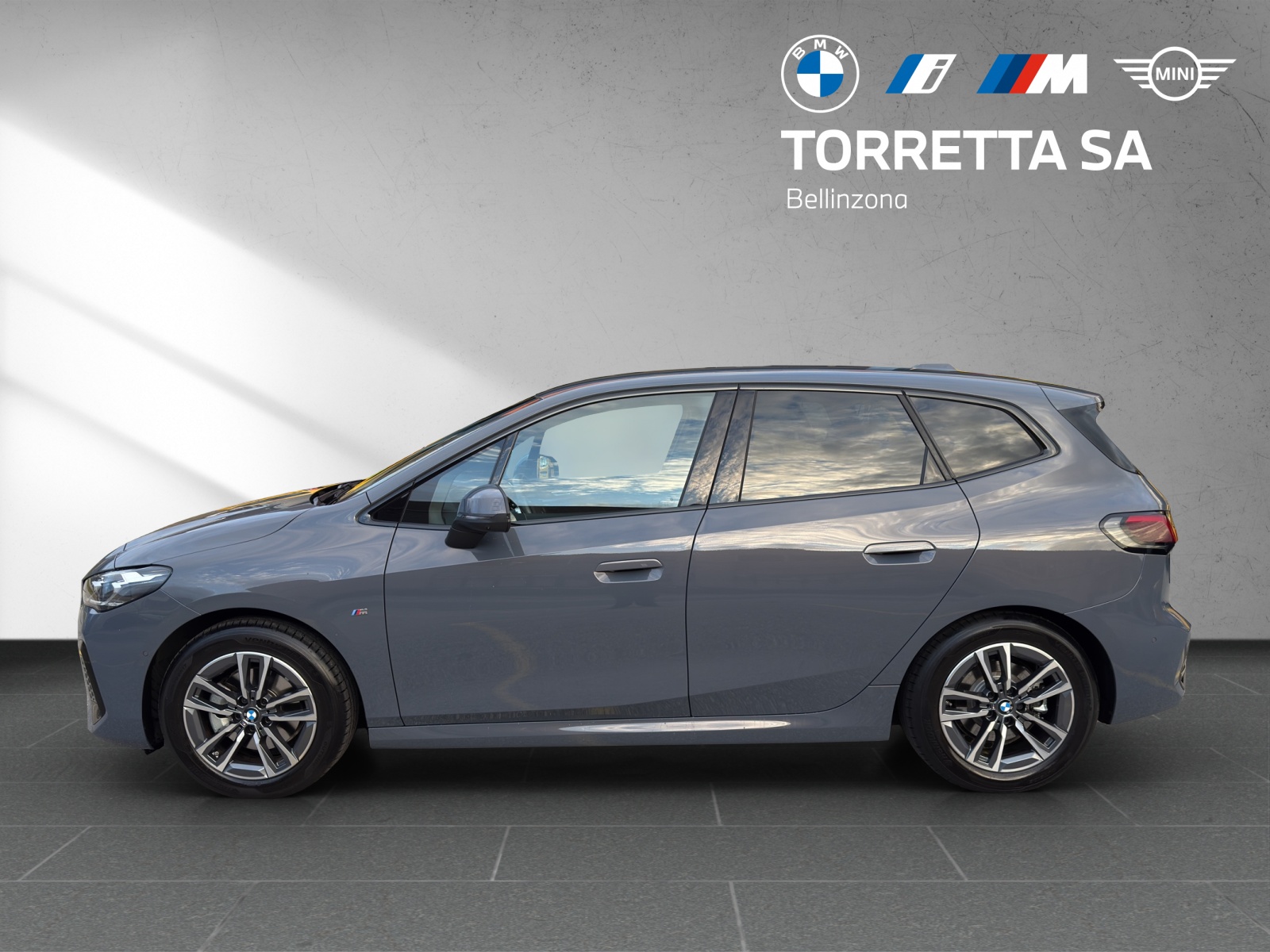 BMW 220i Active Tourer M Sport DKG-showroom-element-1