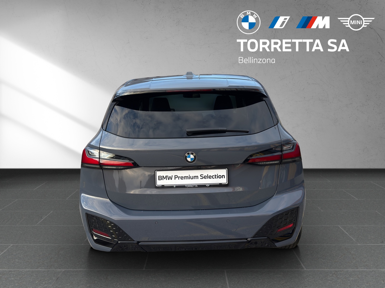 BMW 220i Active Tourer M Sport DKG-showroom-element-3