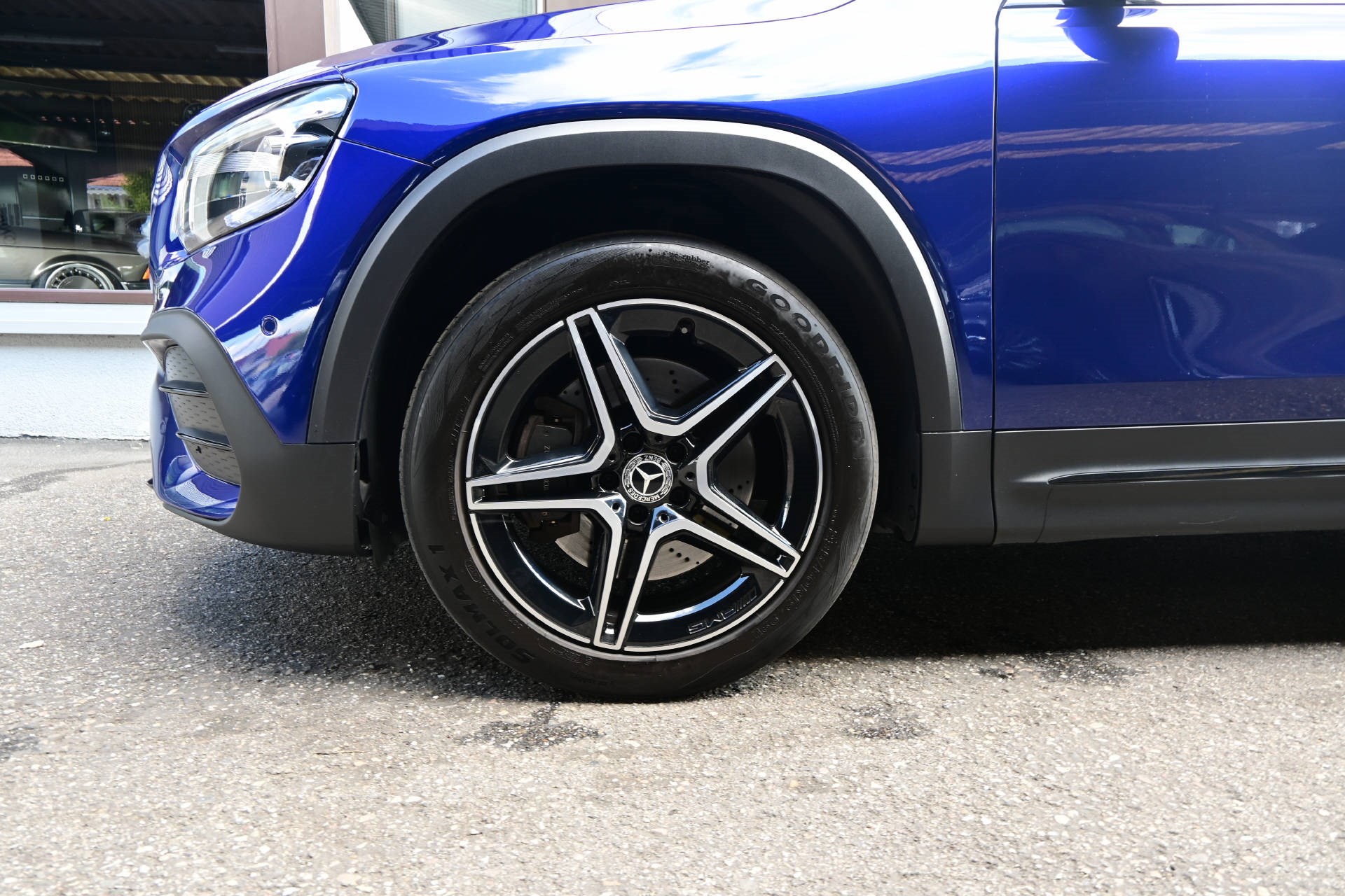 MERCEDES-BENZ GLB 220 d AMG Line 4matic-showroom-element-3