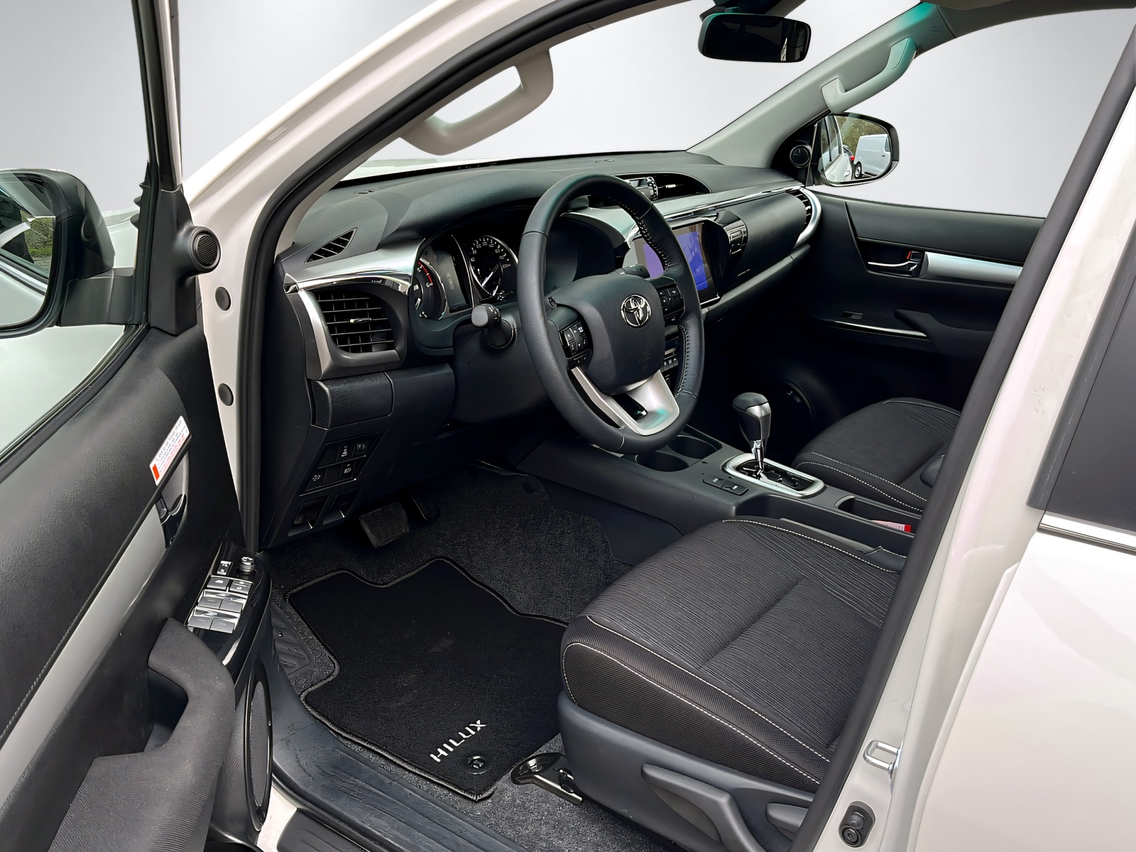TOYOTA Hilux 2.4D-4D Style Double Cab 4x4 A-image-6