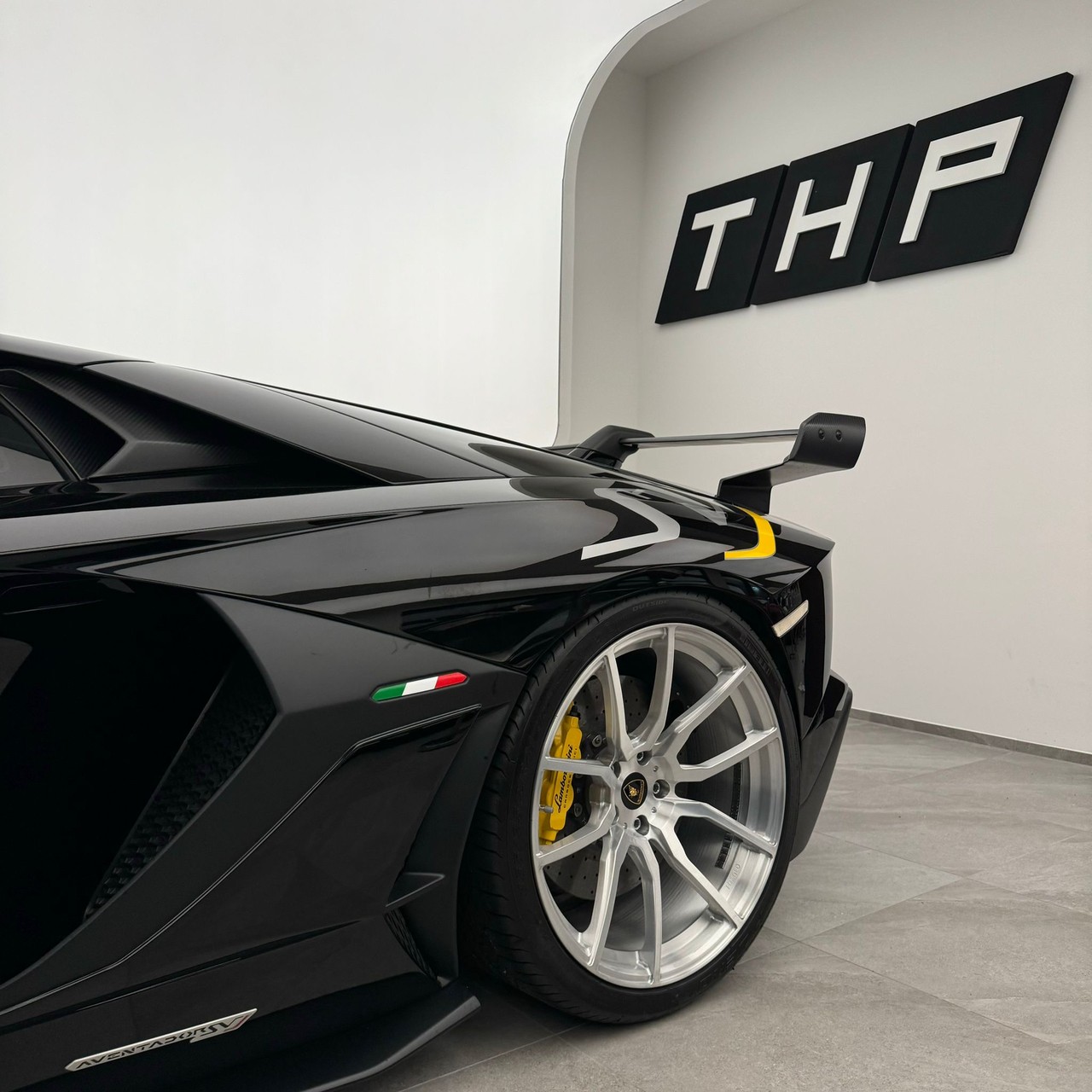 LAMBORGHINI Aventador LP700-4 Coup SVJ Conversion Kaufen