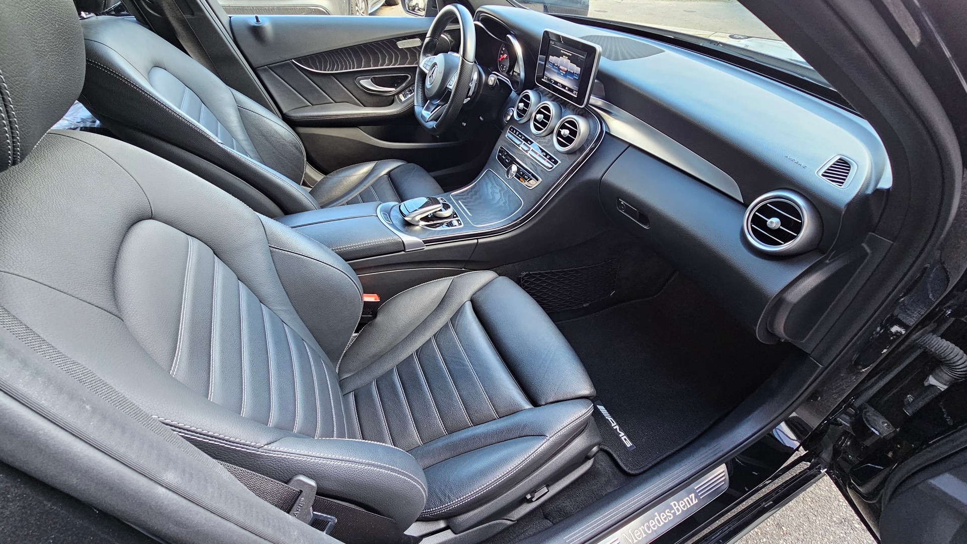 MERCEDES-BENZ C 250 d Swiss Star AMG Line 4Matic 9G-Tronic-image-7