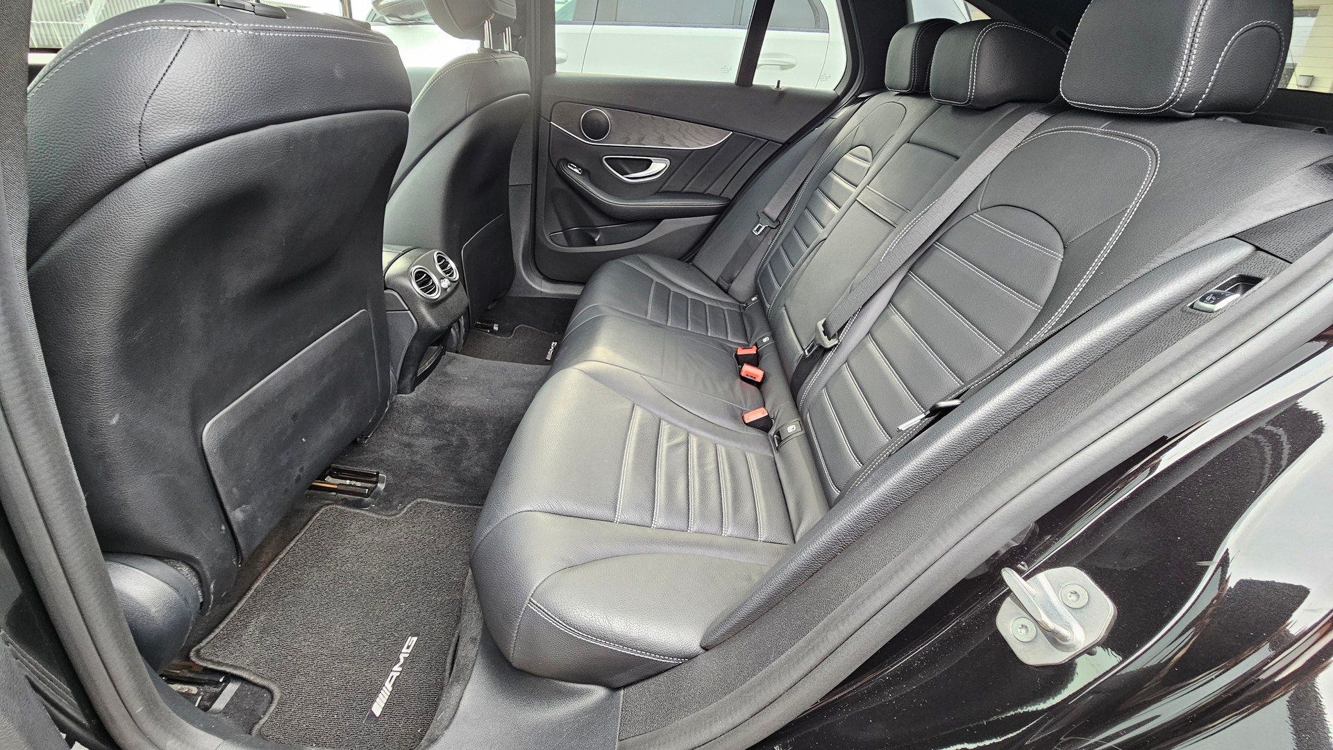 MERCEDES-BENZ C 250 d Swiss Star AMG Line 4Matic 9G-Tronic-image-8