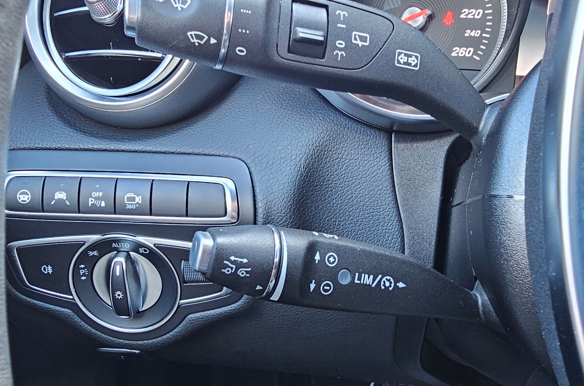 MERCEDES-BENZ C 250 d Swiss Star AMG Line 4Matic 9G-Tronic-image-13