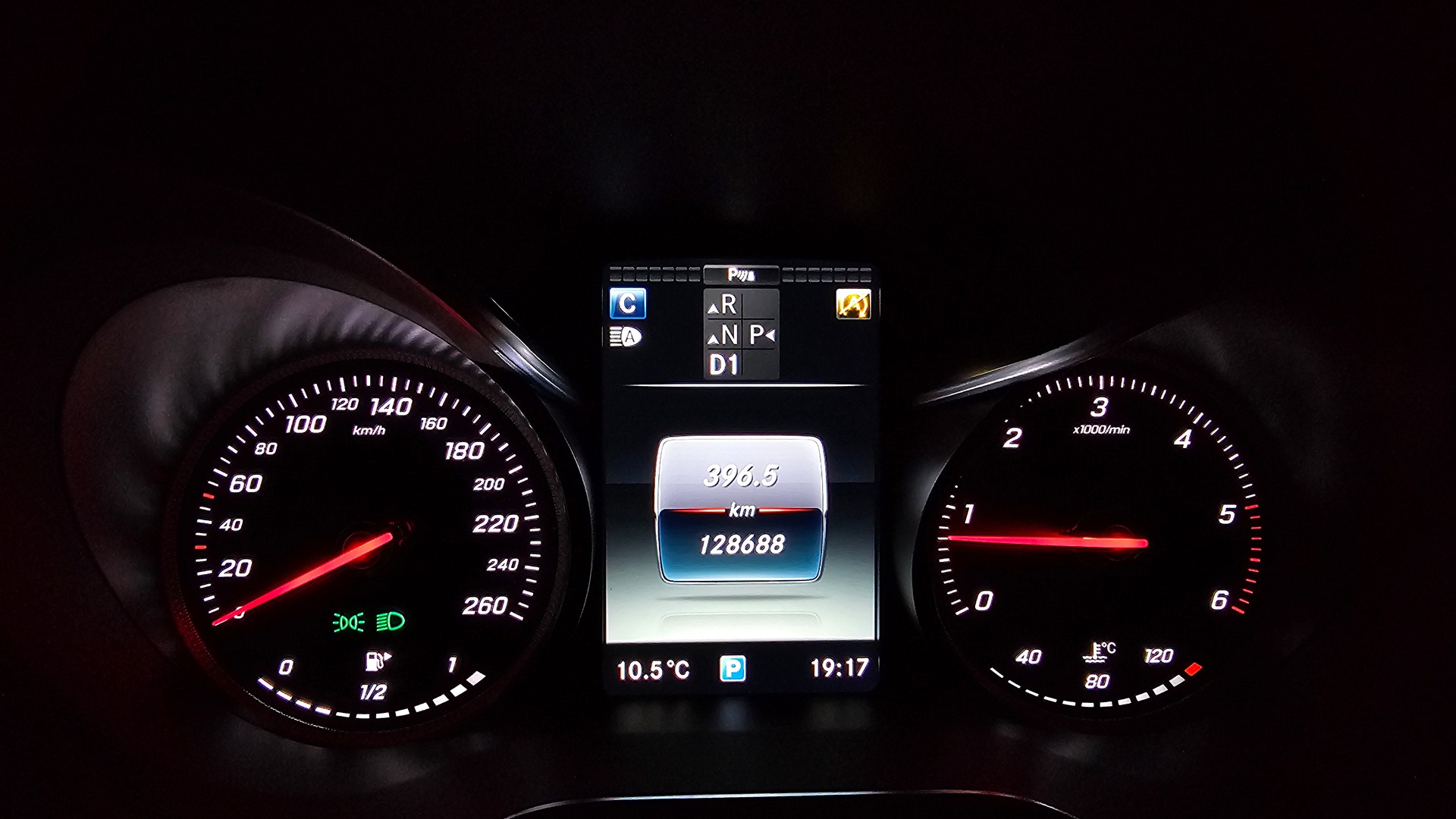 MERCEDES-BENZ C 250 d Swiss Star AMG Line 4Matic 9G-Tronic-image-12