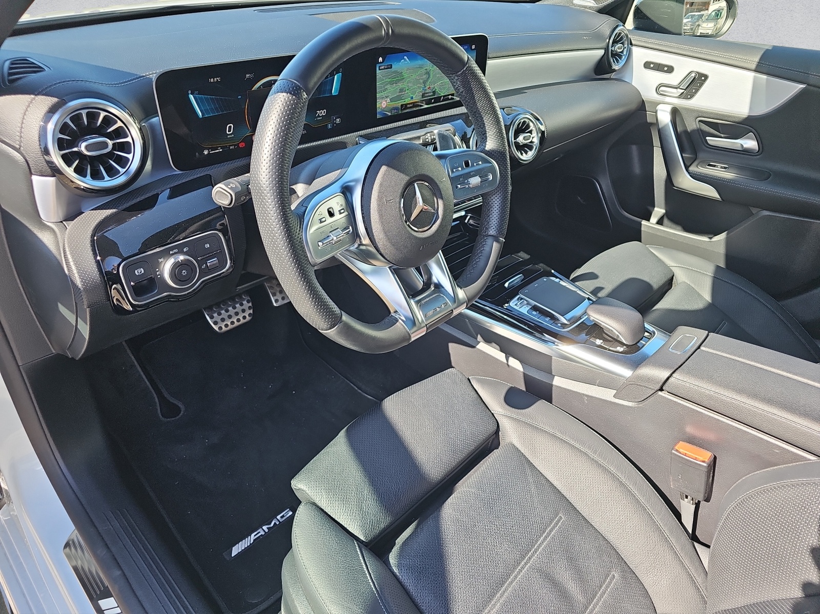 MERCEDES-BENZ A 35 AMG 4Matic Speedshift-image-7
