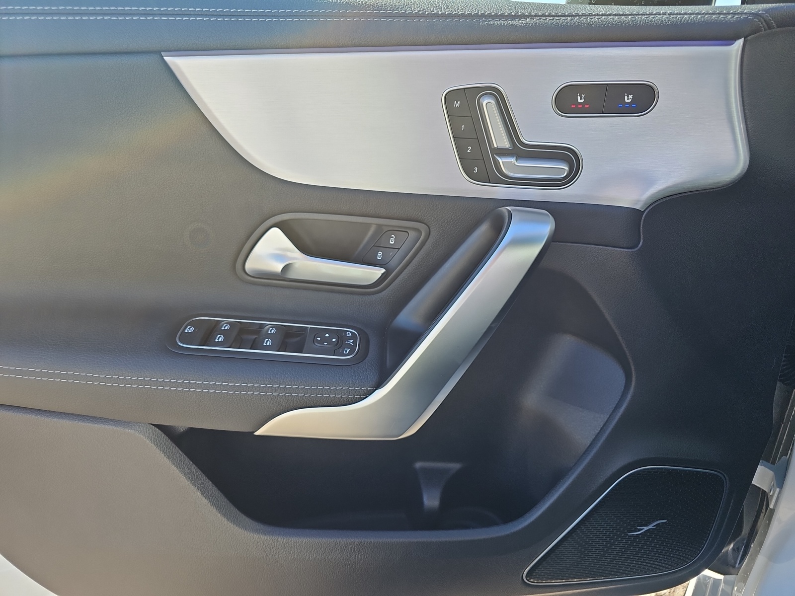 MERCEDES-BENZ A 35 AMG 4Matic Speedshift-image-10