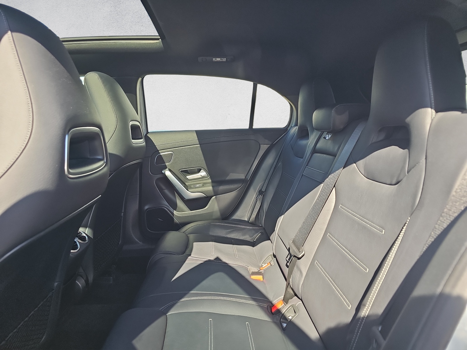 MERCEDES-BENZ A 35 AMG 4Matic Speedshift-image-11