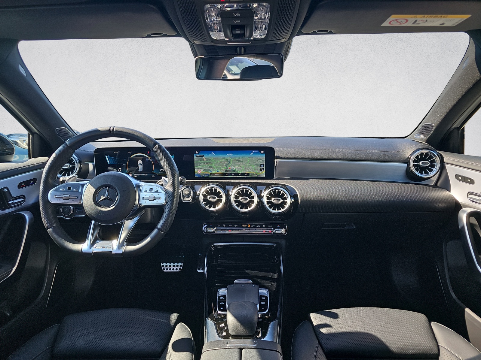 MERCEDES-BENZ A 35 AMG 4Matic Speedshift-image-6