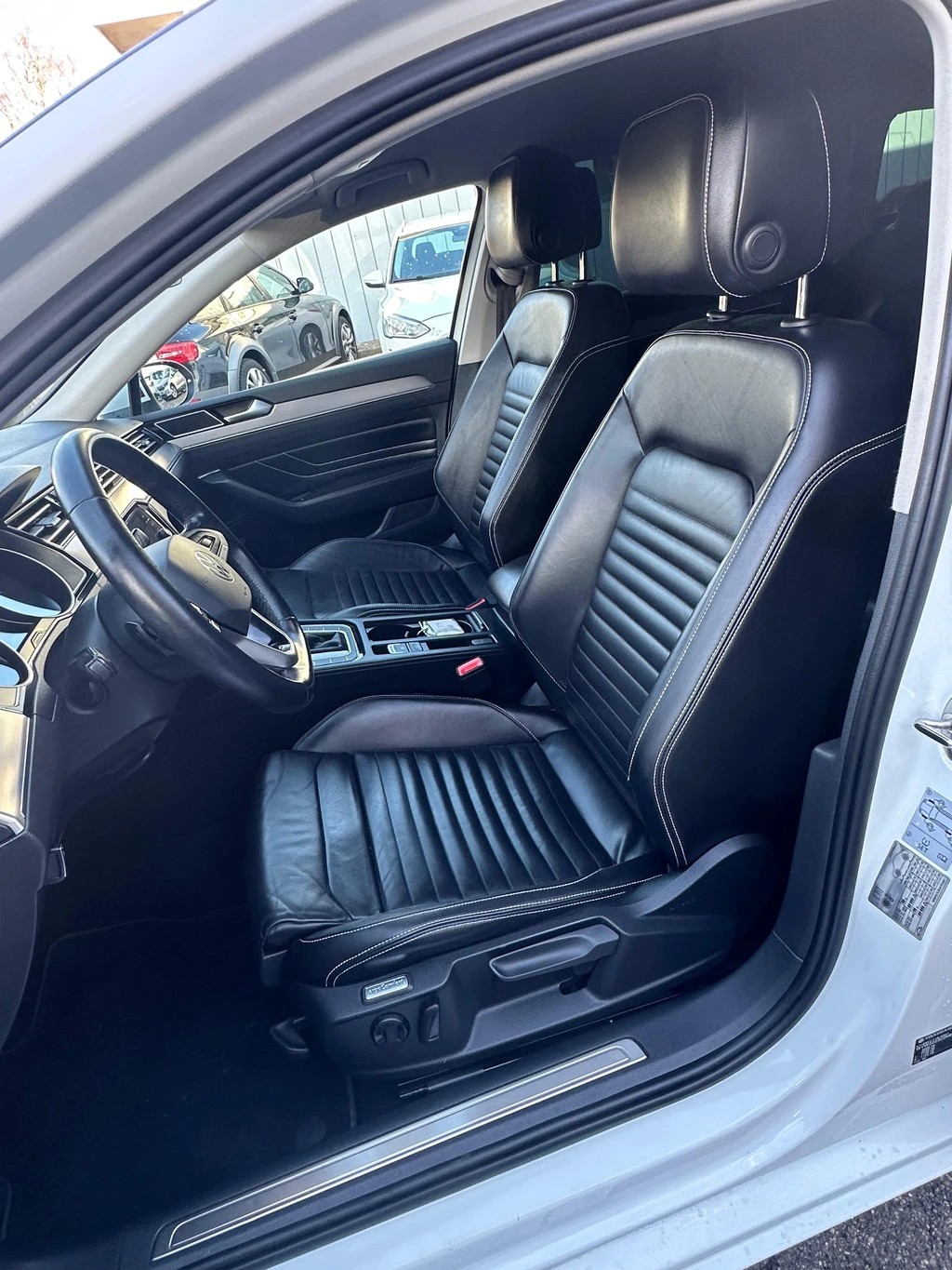 VW Passat 2.0 TDI BMT Elegance DSG ** Voll-Leder ** Gr-Navi ** RF-Kamera ** ACC ** Totwinkel-Assistent ** Anh-Kupplung ** Ab MFK-image-11