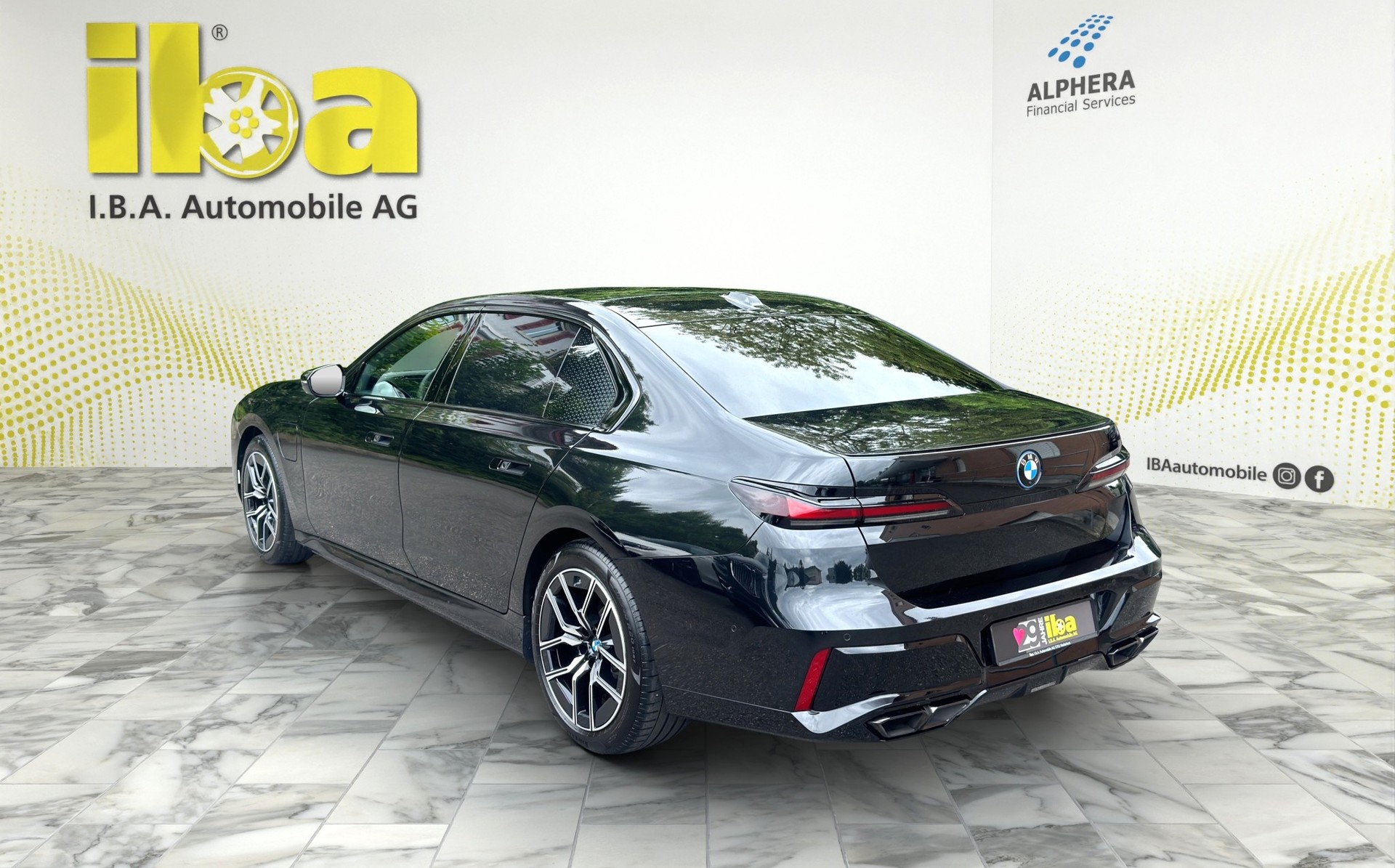 BMW M760e xDrive (CH) M-Performance INDIVIDUAL-showroom-element-2