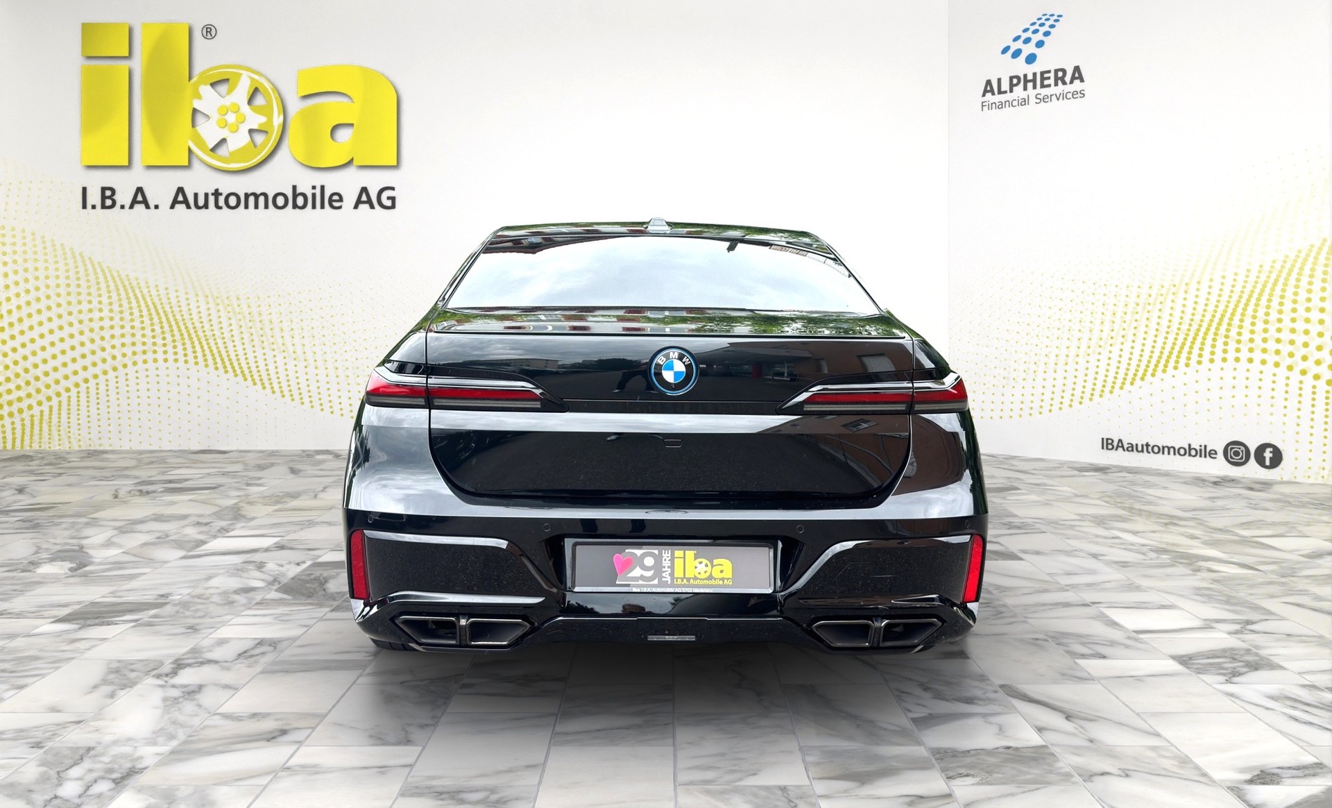 BMW M760e xDrive (CH) M-Performance INDIVIDUAL-showroom-element-3