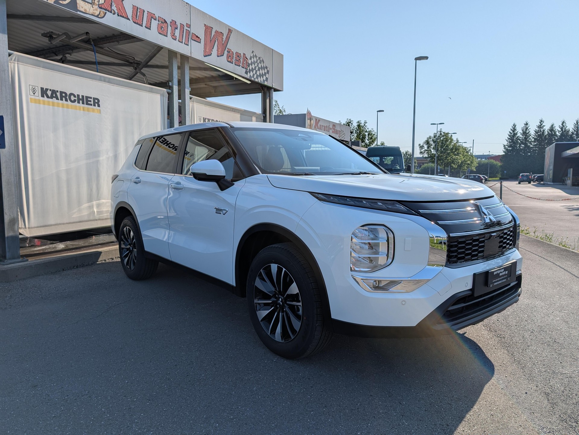 MITSUBISHI Outlander 2.4 PHEV Invite 4x4 Edition-showroom-element-3