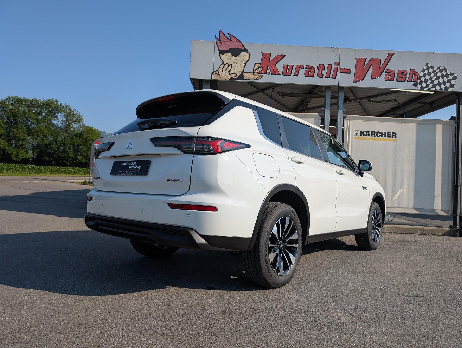 MITSUBISHI Outlander 2.4 PHEV Invite 4x4 Edition-showroom-element-1
