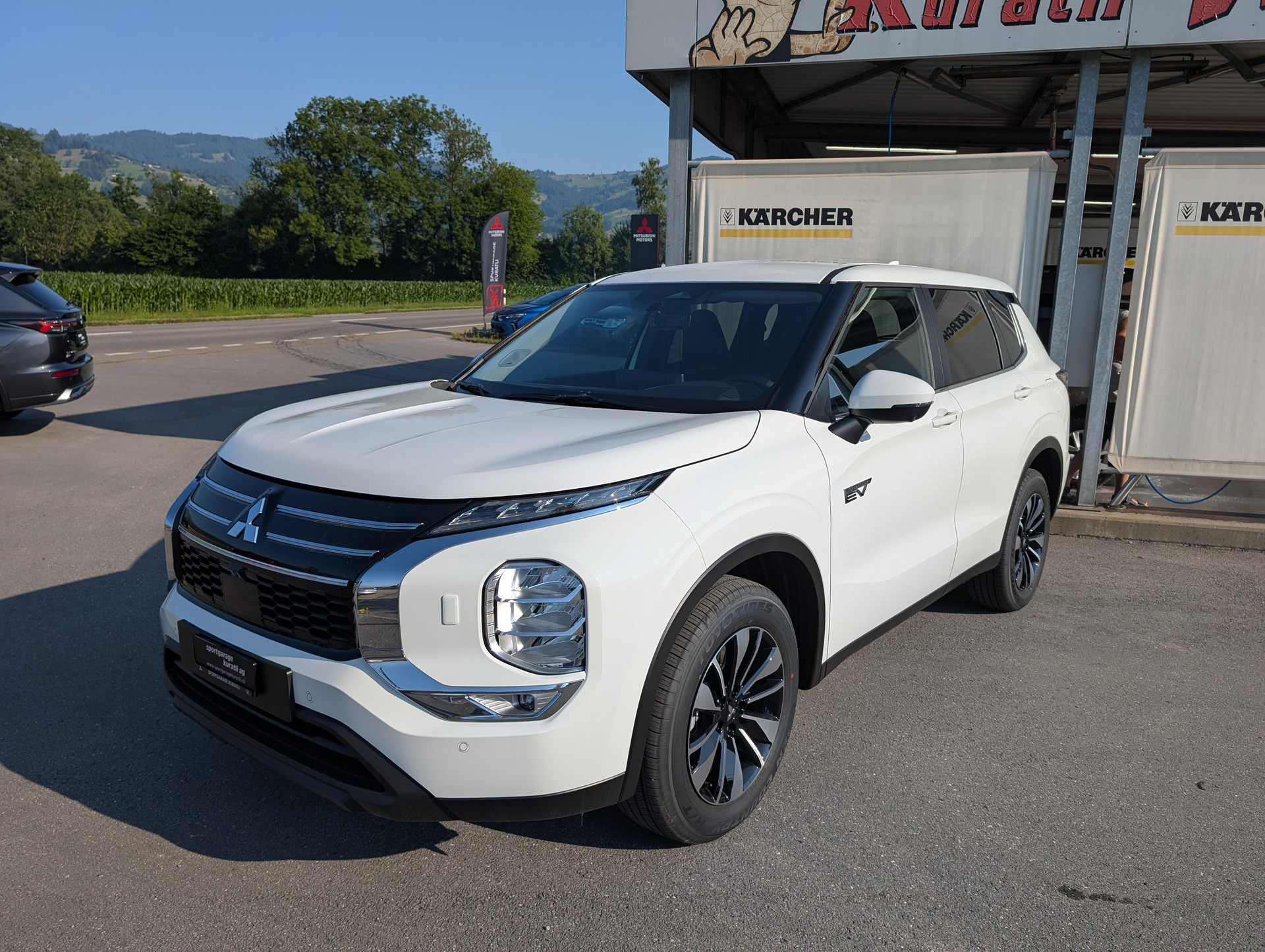 MITSUBISHI Outlander 2.4 PHEV Invite 4x4 Edition-showroom-element-2