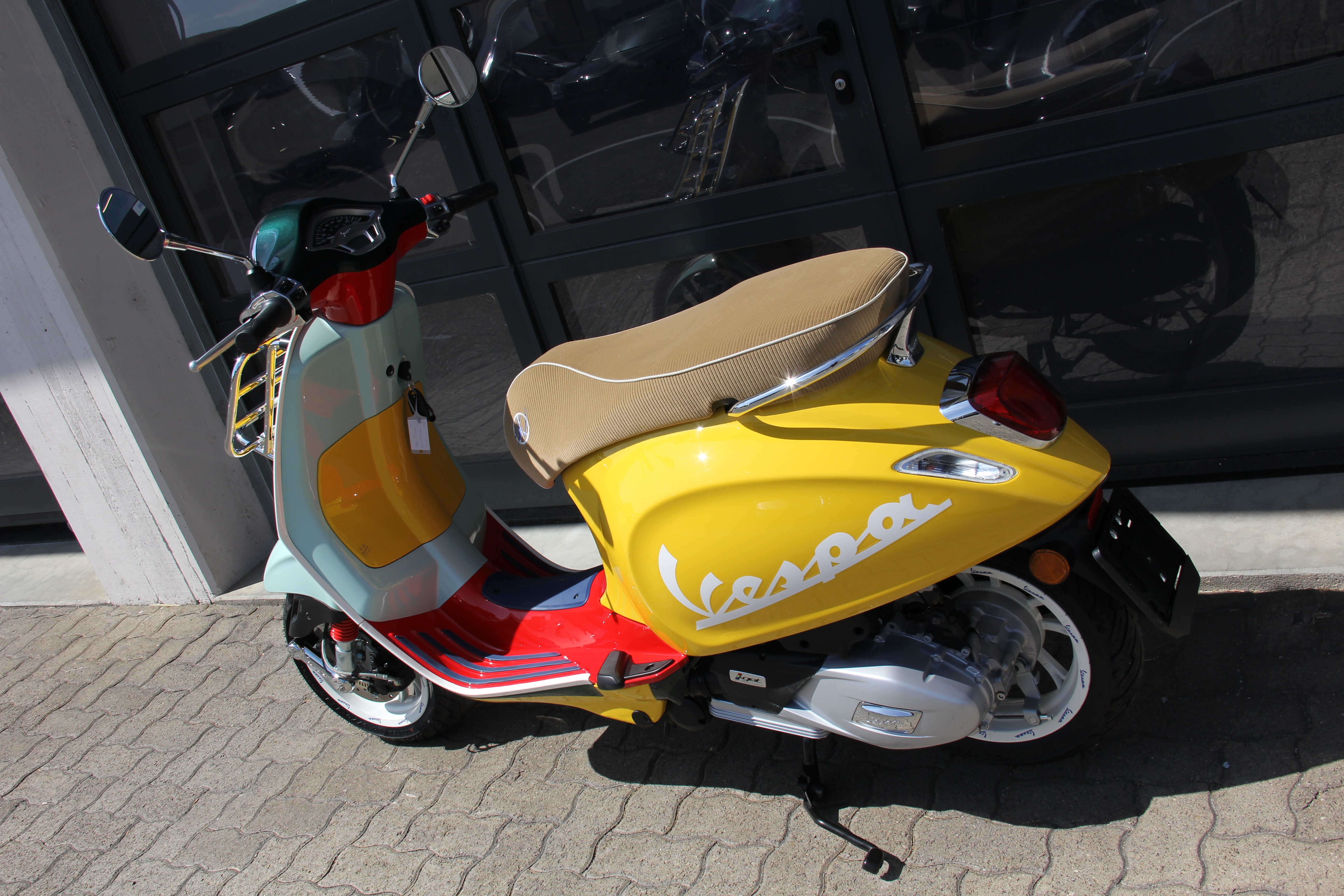 vespa 125 wotherspoon