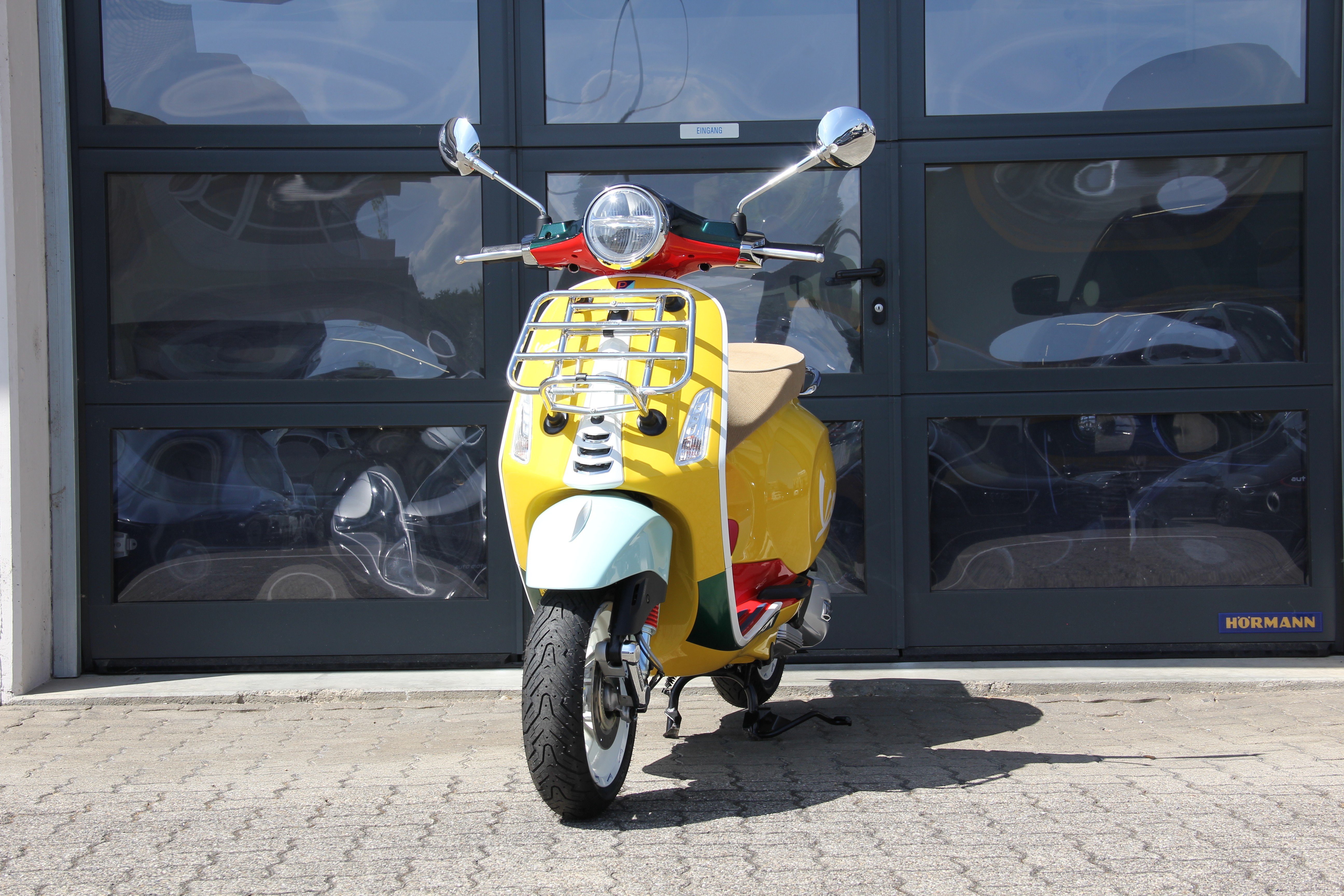 vespa 125 wotherspoon