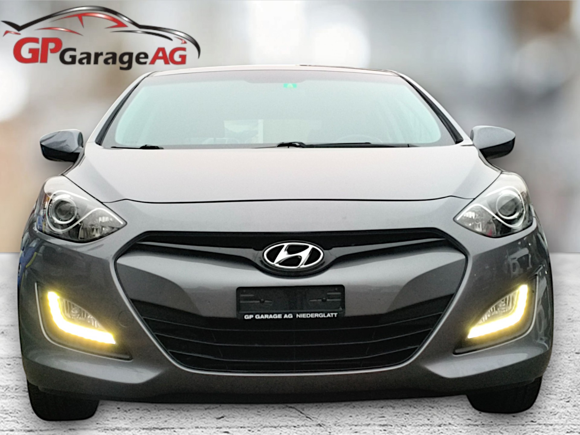 HYUNDAI i30-showroom-element-1