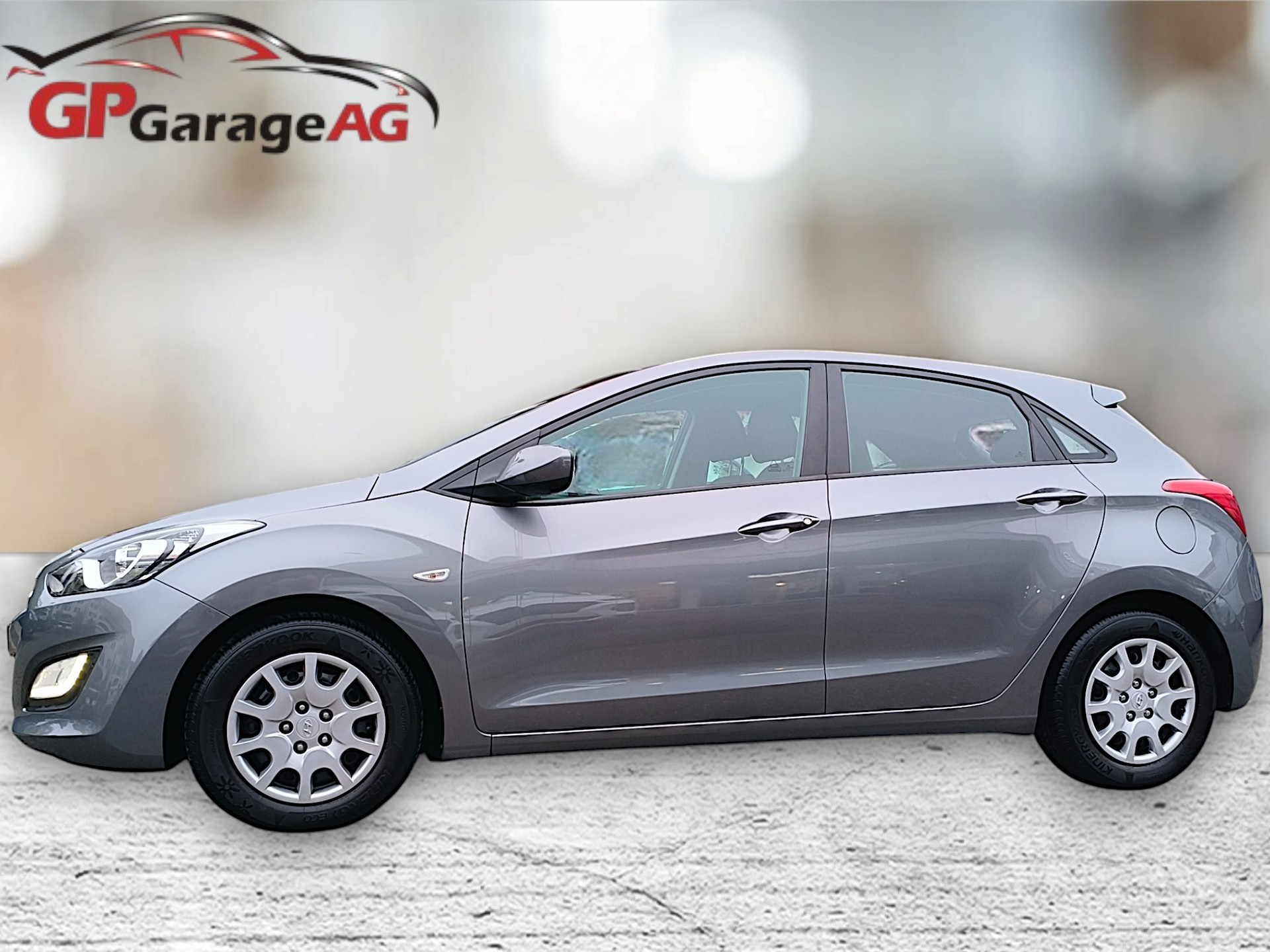 HYUNDAI i30-showroom-element-2