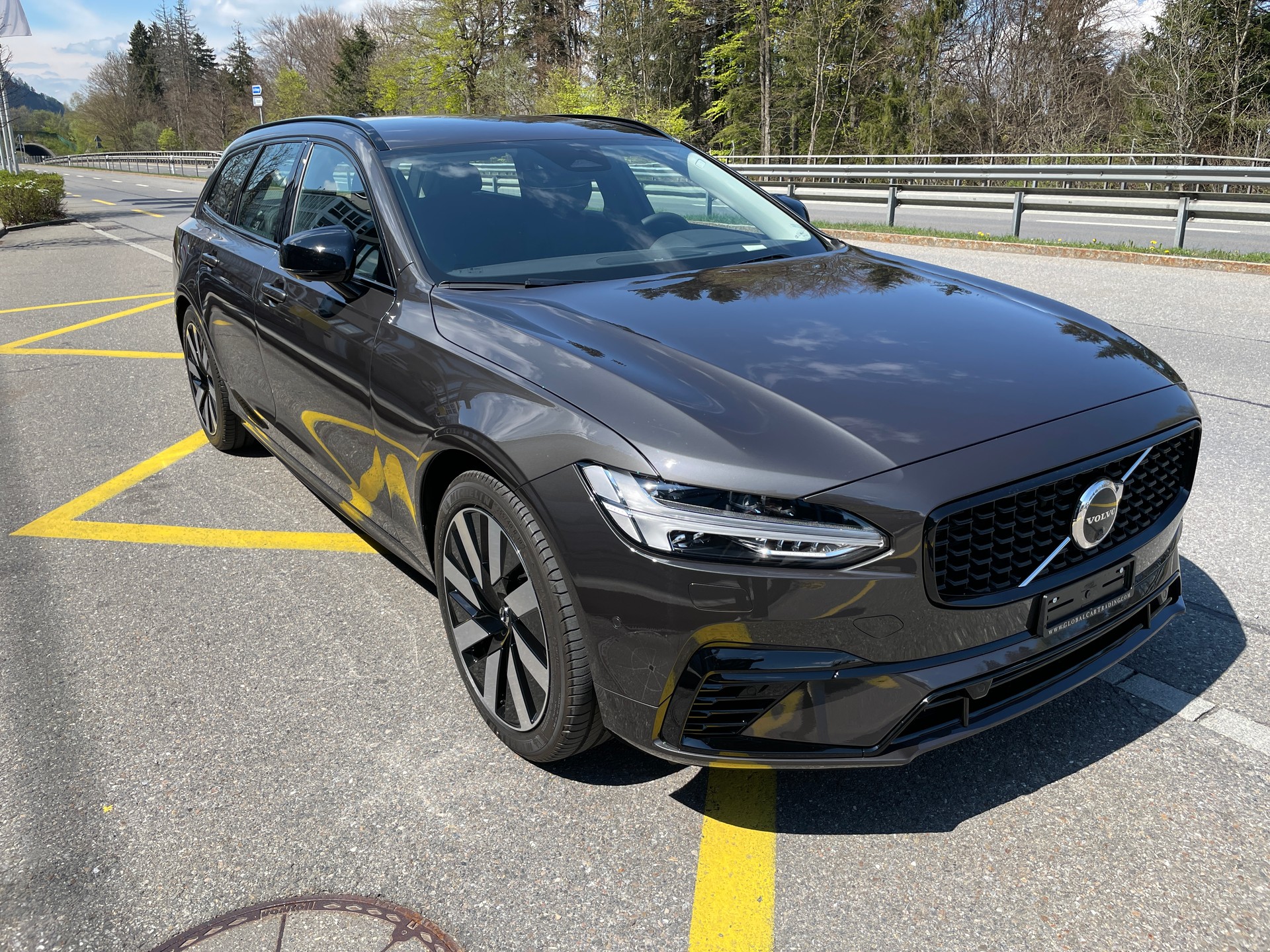 VOLVO V90 T6 eAWD Plug in Hybrid Plus Dark Geartronic-showroom-element-2