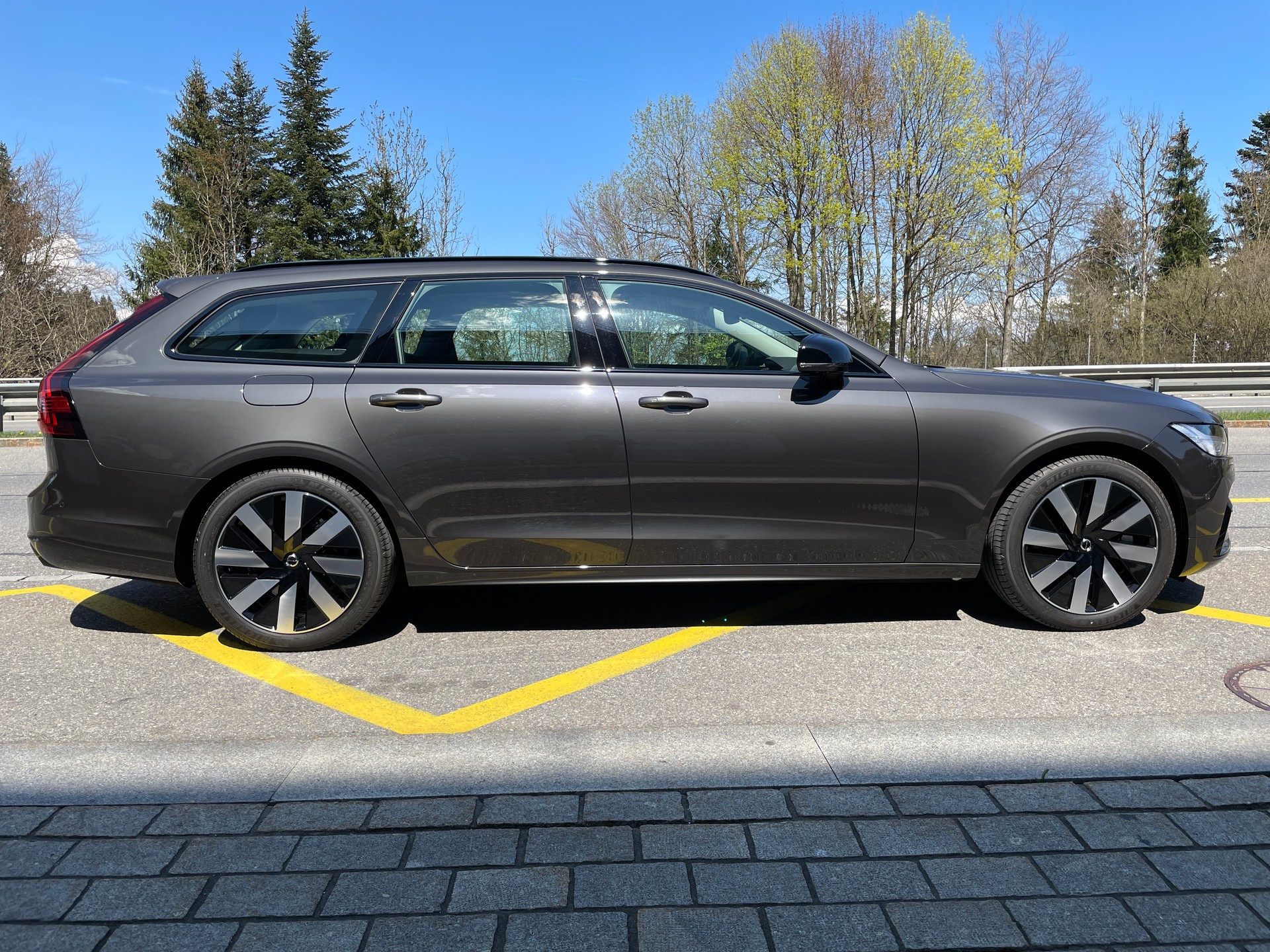 VOLVO V90 T6 eAWD Plug in Hybrid Plus Dark Geartronic-showroom-element-3