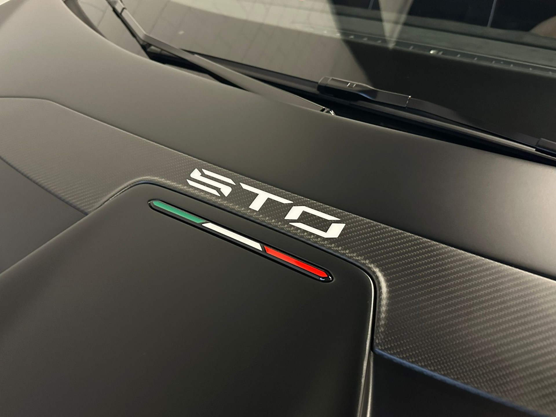LAMBORGHINI Huracan STO Coupé DCT RWD Ad Personam Mattlackierung-image-2